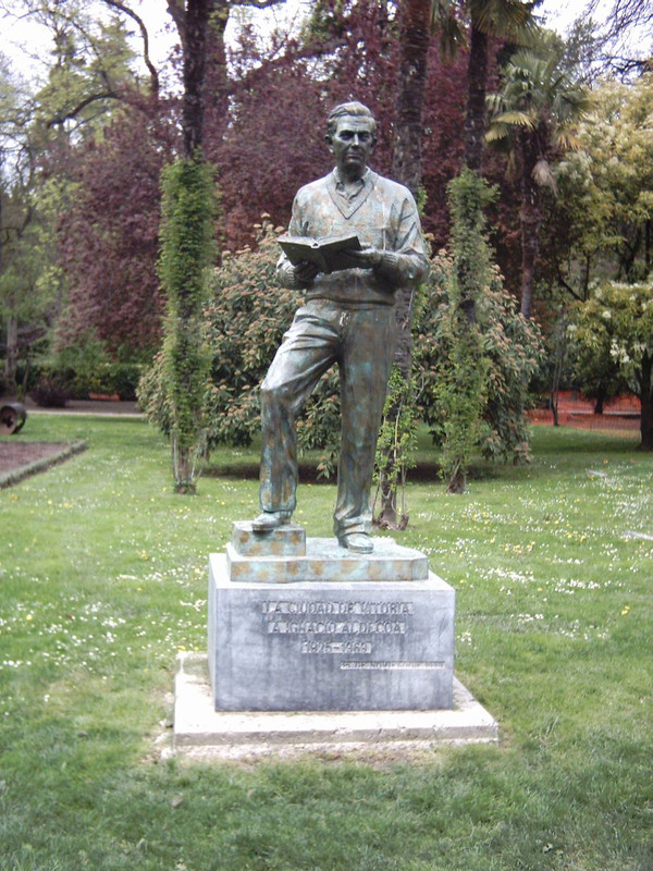 Ignacio-aldecoa-estatua