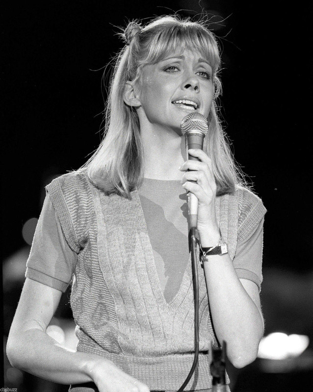 OliviaNewtonJohnon_mc57