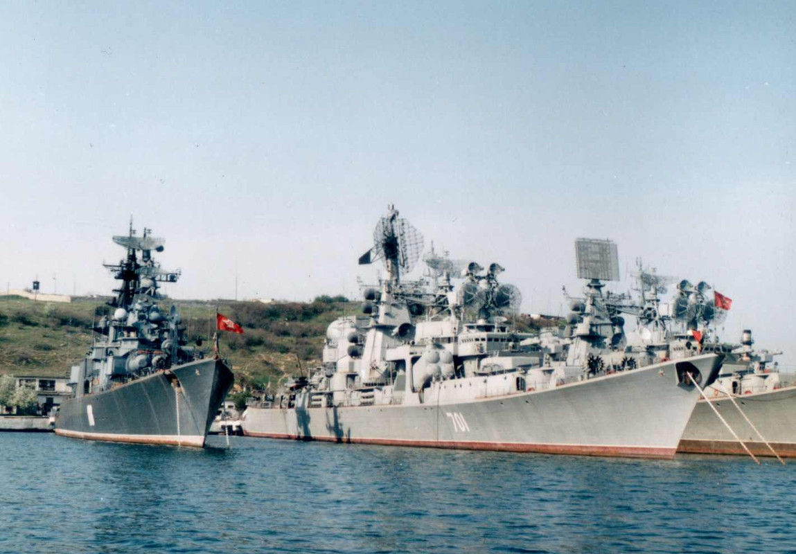 РКР Adm.Golovko, Azov and Kerch near 12-th pear in Sevastopol
