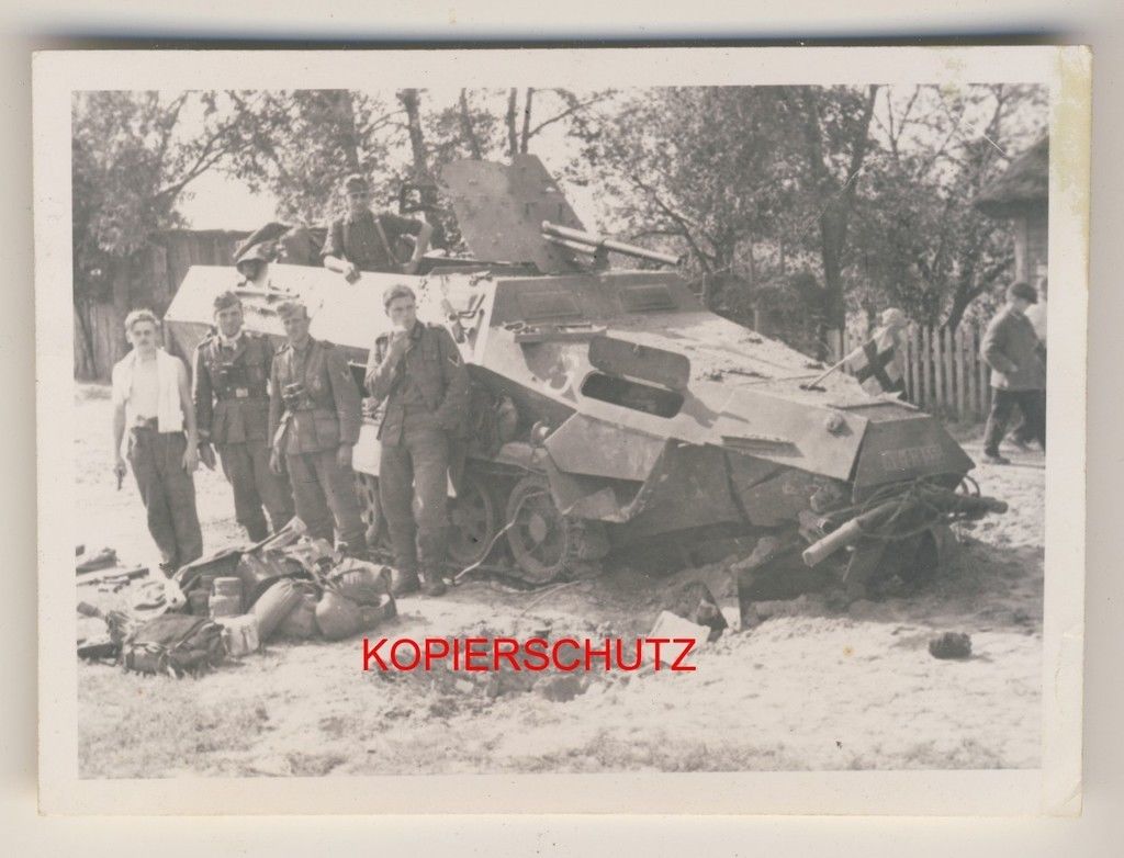 Foto WH Schützenpanzerwagen SdKfz. 251 mit Panze