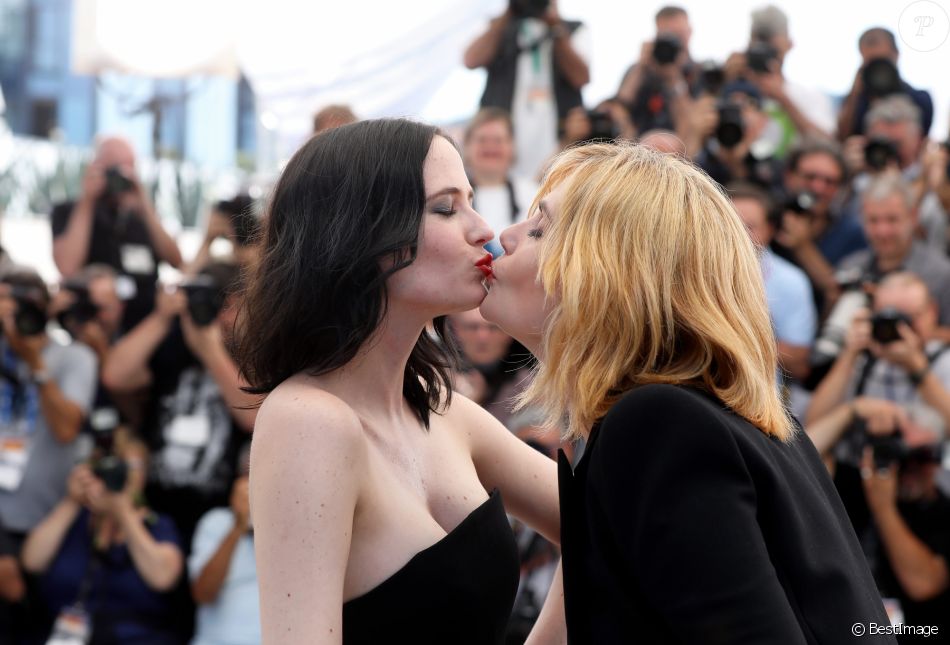 3303802-emmanuelle-seigner-eva-green-au-photoca-