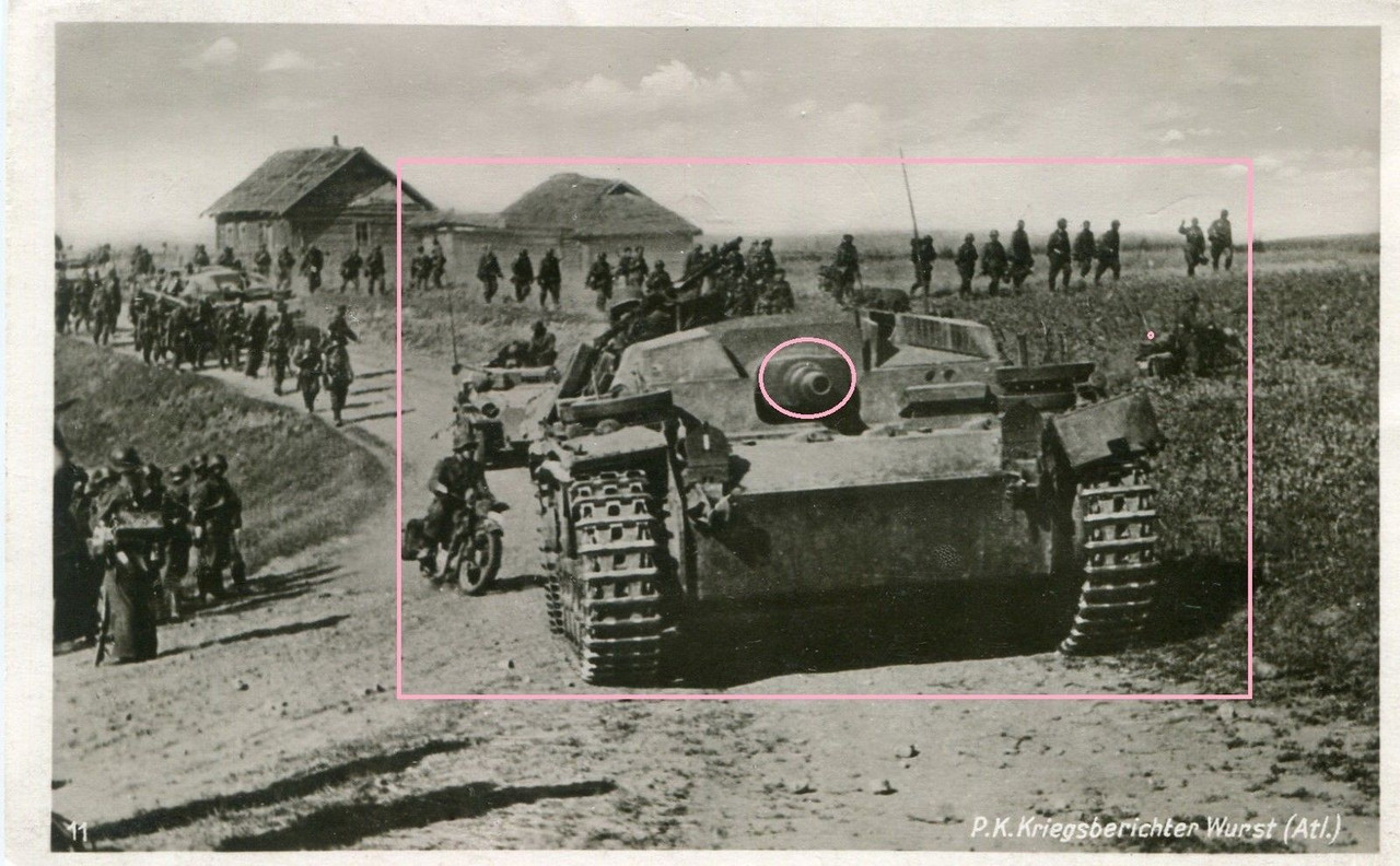 WW II AK Sturmgeschütz und Infanterie