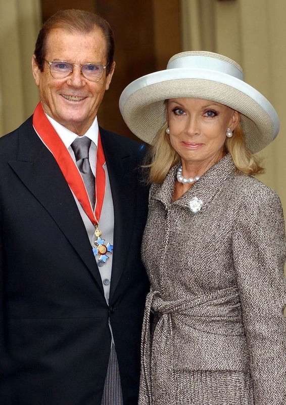 roger_moore_98