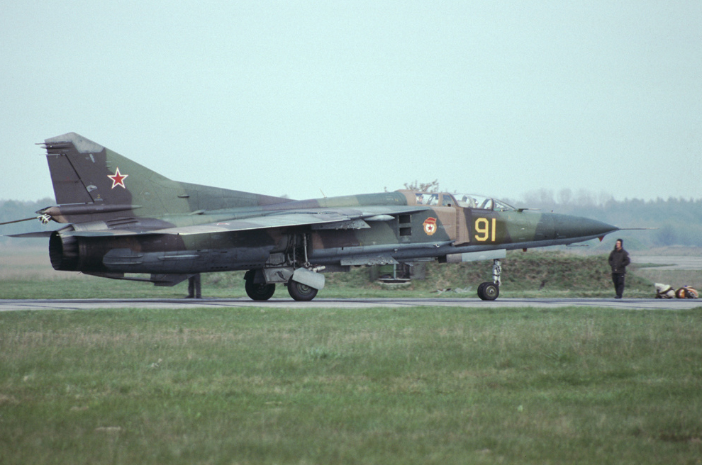 19 GvAPIB Mig-23UB 91 Yellow_7902208(7)_29.04.91