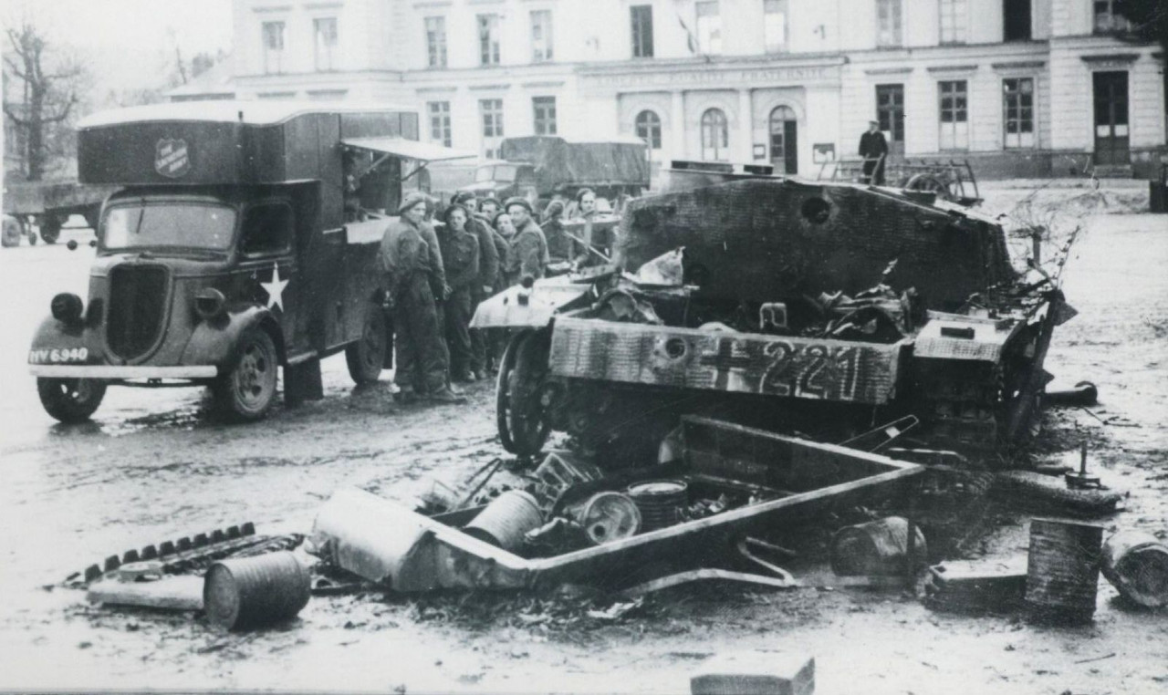 Ford(son) 7V tea van of SA - France 1944