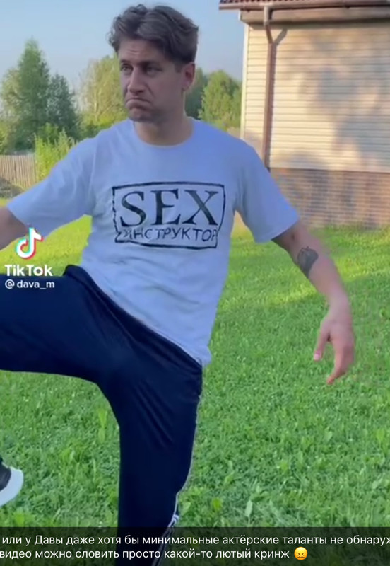 Спортивная Бабенка С Шикарным Телом Тренируется