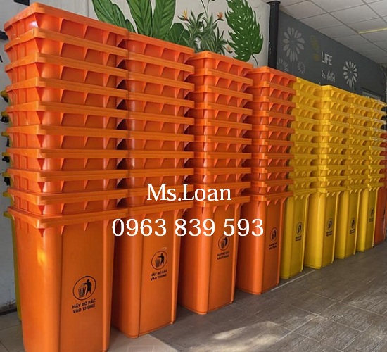 thung-rac-cong-cong-240-L-mau-cam-vang-thung-rac-y-te-1.jpg
