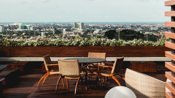 Epicure Sky Terrace, tempat makan siang enak di Semarang dengan view bagus.
