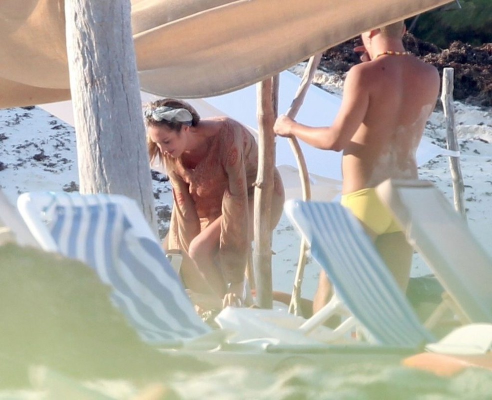 Candice-Swanepoel-Sexy-Topless-Nude-The-Fappening-Blog-com-7-1024x