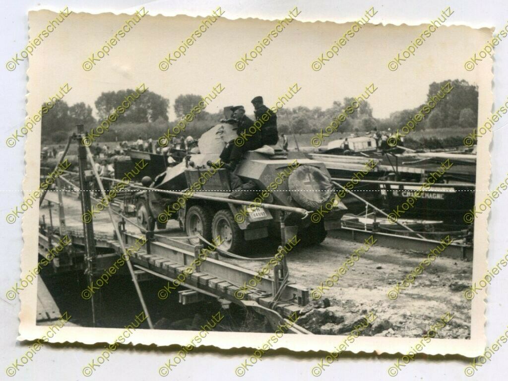 Foto, Wehrmacht, Sdkfz, Panzerspähwagen überquert Fluss in Frank