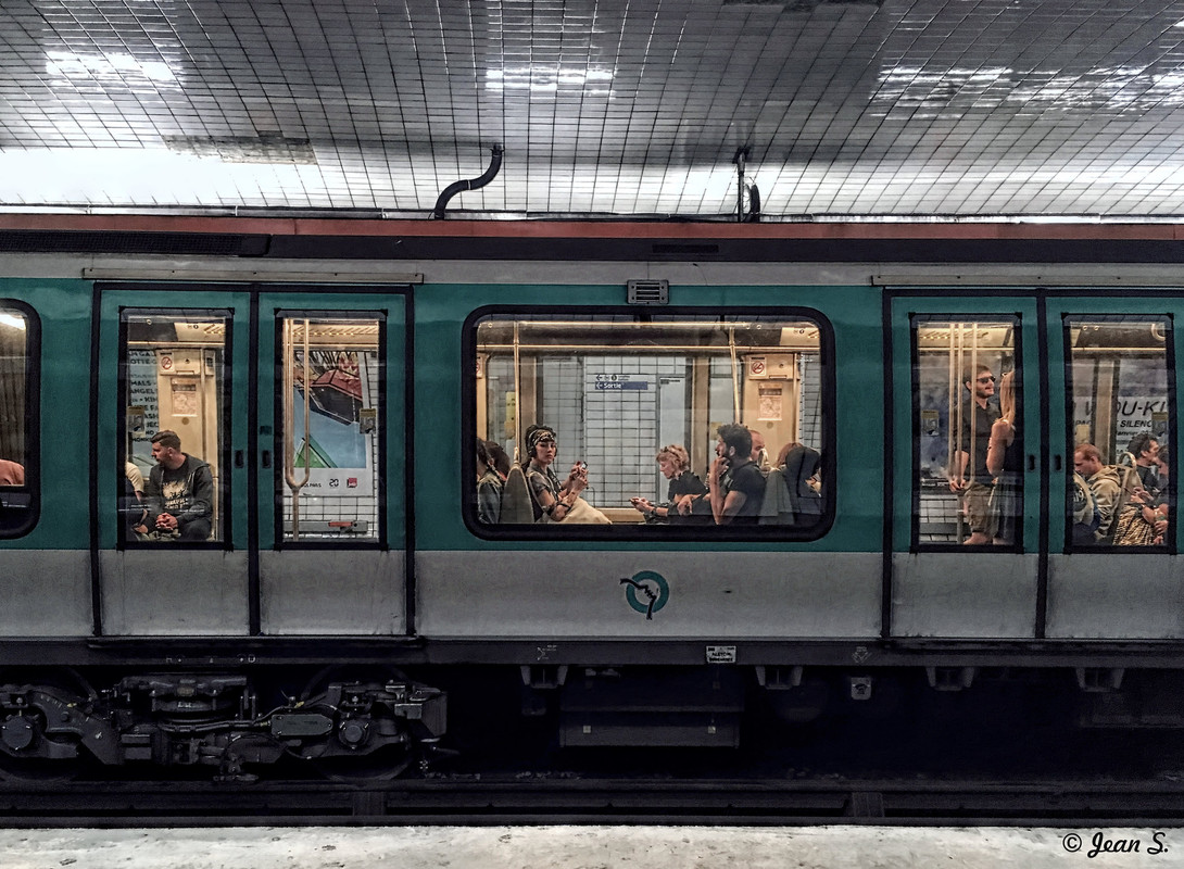 peopleontrain.jpg