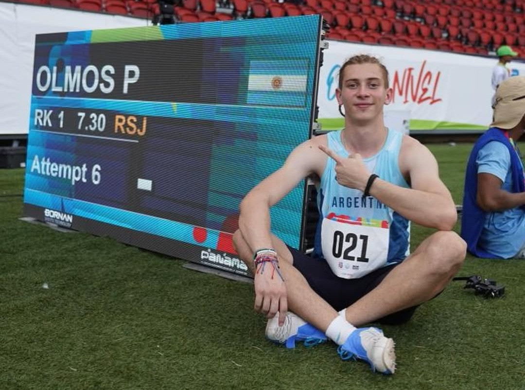 ¡De Oro y con Récord! Pedro Olmos Brilló en el Salto en Largo de los Juegos Suramericanos de la Juventud Panamá 2026