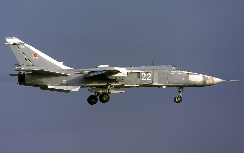 11 ORAP Su-24MR 22 White_0615307_8