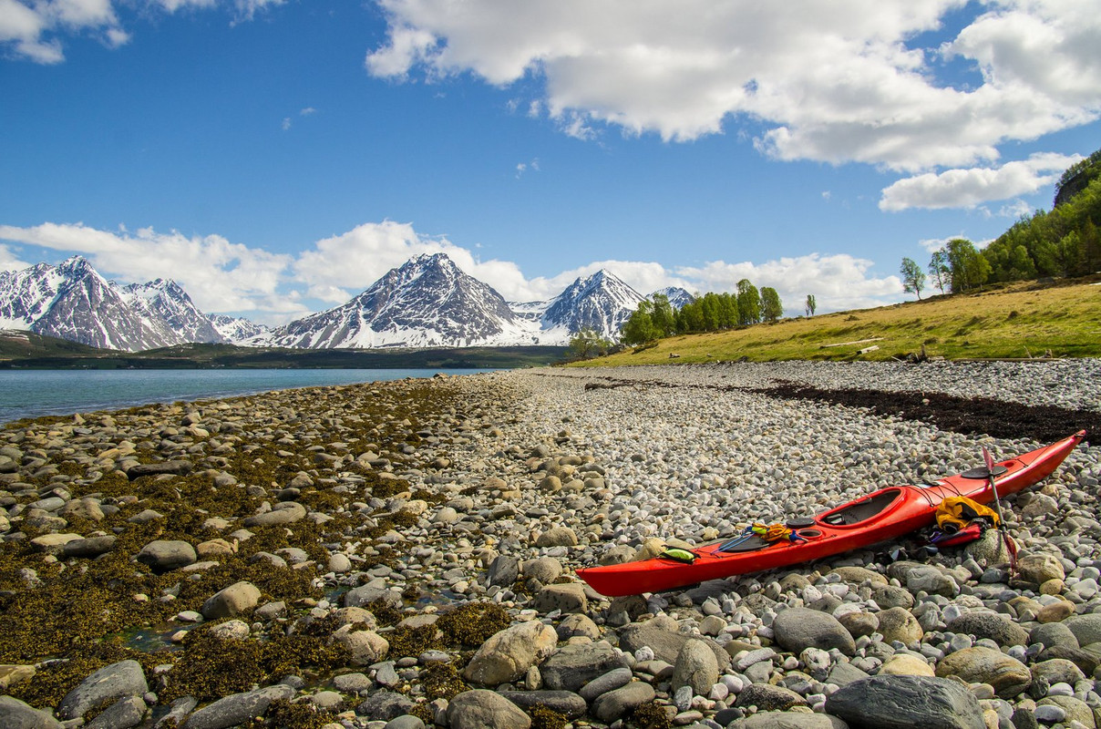 red-kayak.jpg