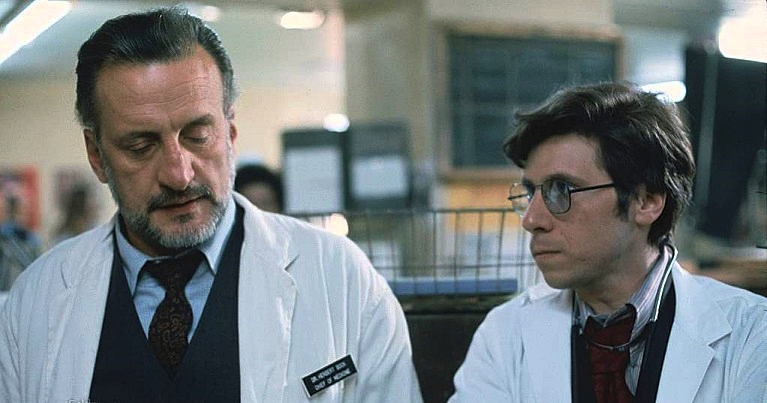 ROBERT-WALDEN-THE-HOSPITAL-1-FOTOR.jpg