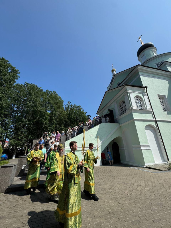 photo-5348180323537646284-y