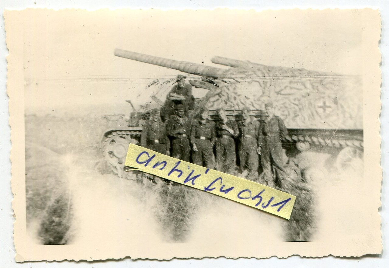 Foto 2 schwere Deutsche HUMMEL Panzer Sf L Haubitze ALARICH an der Front 1943