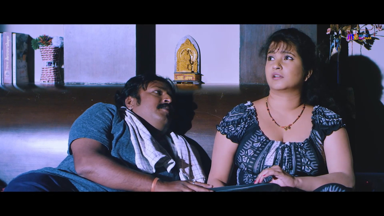 Shubha Poonja  Hot Scenes from an old tulu movie.mp4_snapshot_01.23.796