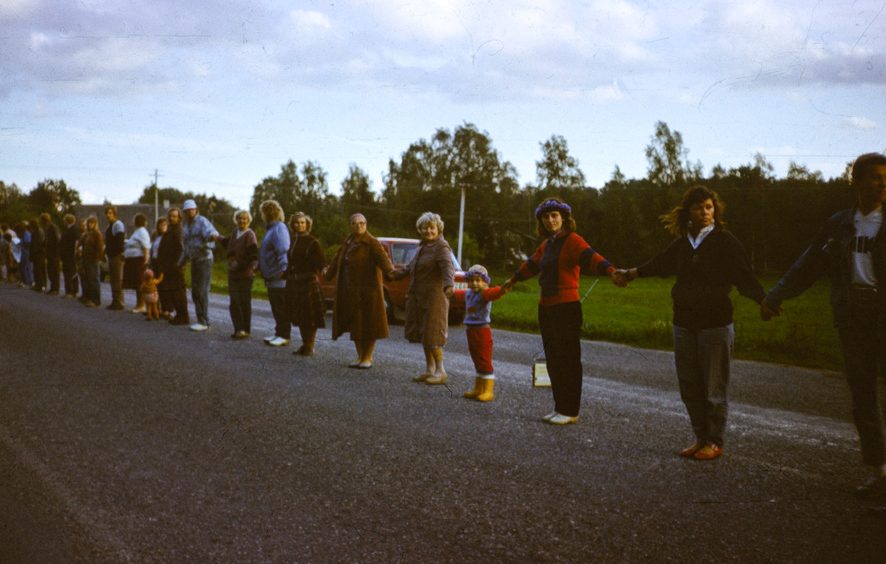 Baltic Chain 1989