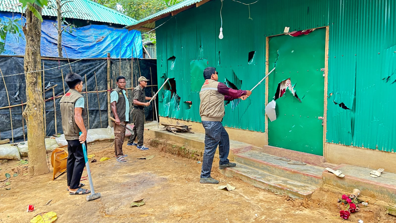 চট্টগ্রামে উচ্ছেদের পর বন কর্মকর্তাকে মারধর, মব সৃষ্টির অভিযোগ