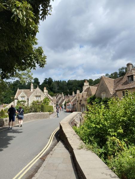 Ruta de cuento en familia: conociendo The Cotswolds - Blogs de Reino Unido - Día 1: llegada a Bristol - Castle Combe - Snowhill (1)