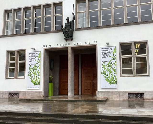 HF-Uni-Eingang.jpg