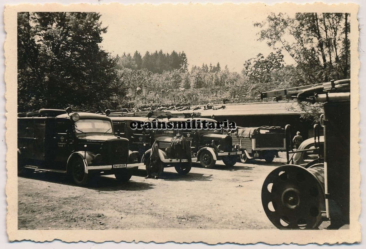 Orig. Foto Feuerwehr Löschfahrzeug Wagenpark Feuerschutzpolizei 