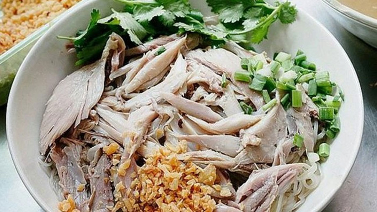 Bihun Bebek Medan: Kelezatan Legendaris yang Menggugah Selera