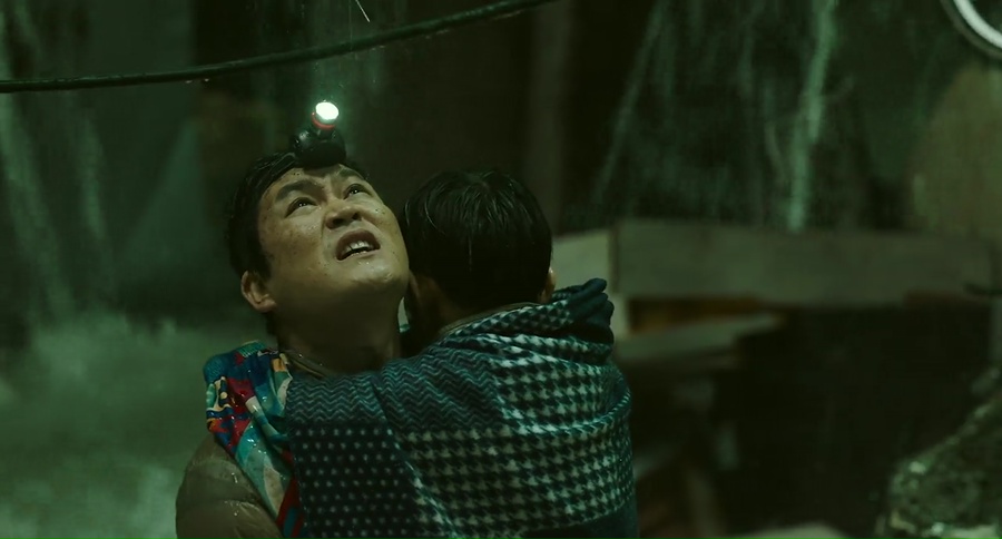 Sinkhole 2021 WebRip [Hindi + Korean] 480p, 720p ESub Screenshot