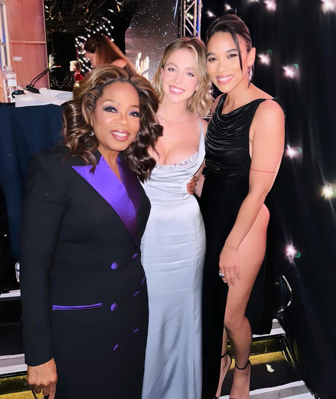 سيدني سويني تثير الإعجاب باطلالة رائعة  Sydney-sweeney-17190634862260