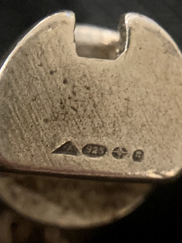 F8D07CFD-0347-4BF9-B643-3E6920456AB1