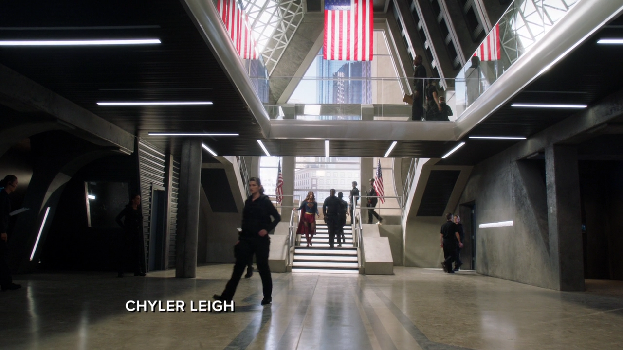 Supergirl.S02E01.Le.avventure.di.Supergirl.720p.BDRip.ITA.ENG.AC3.x264-BlackBit[screenshot 1]