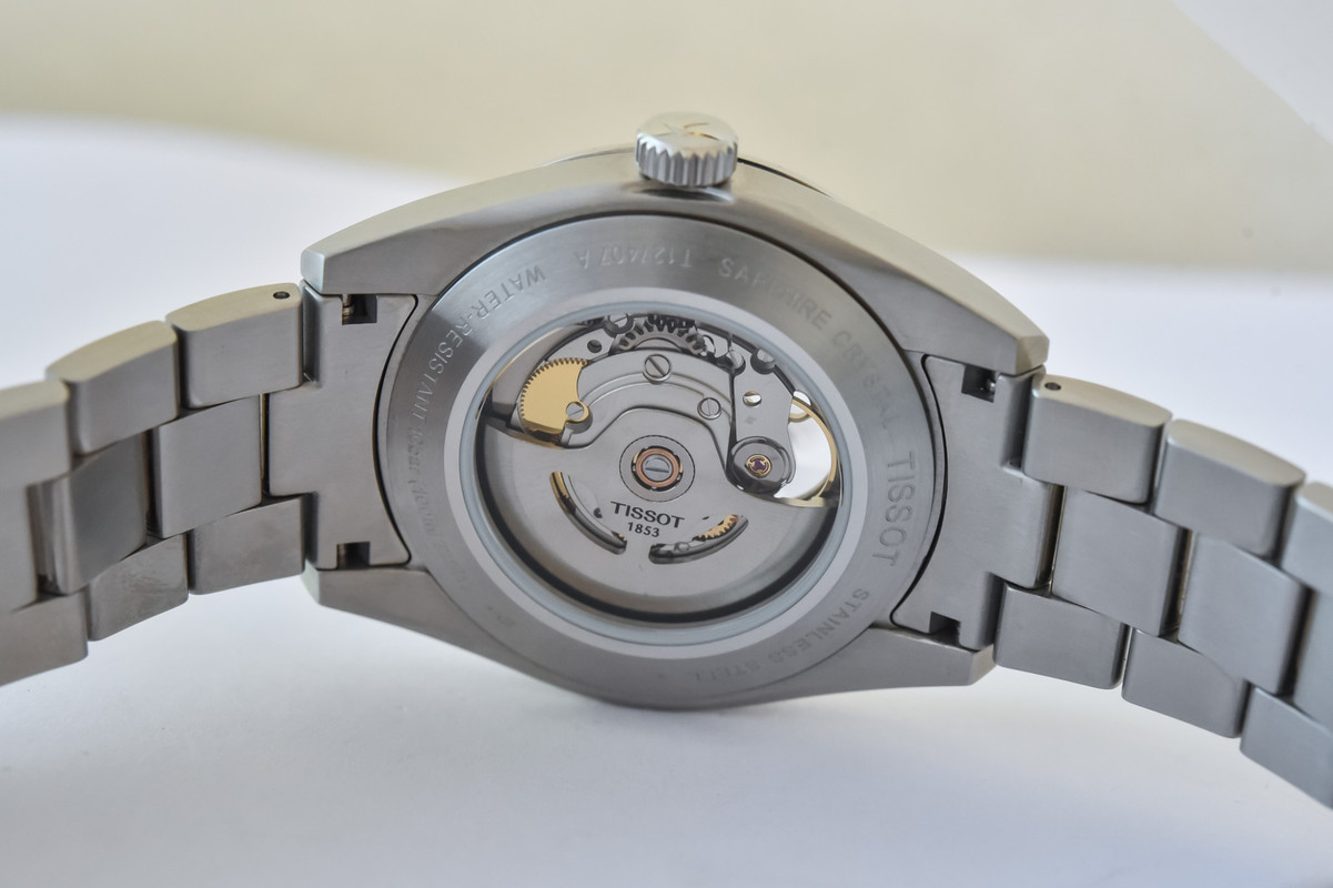 Tissot-Gentleman-powermatic-80-open-heart-T127.407.11.081.00-hands-on-3-2048x1364