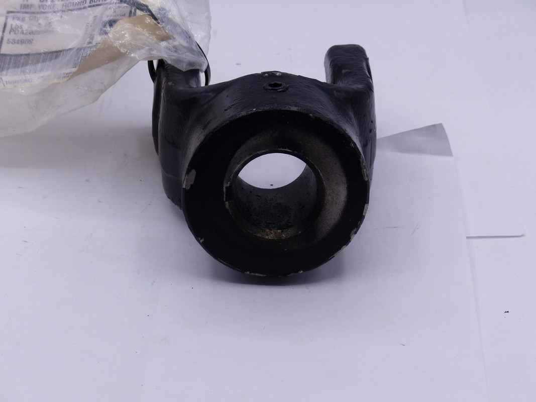 IMPLEMENT YOKE, ROUND BORE 1 1/4" W/ 1/4" KEYWAY A-BP212056755-A