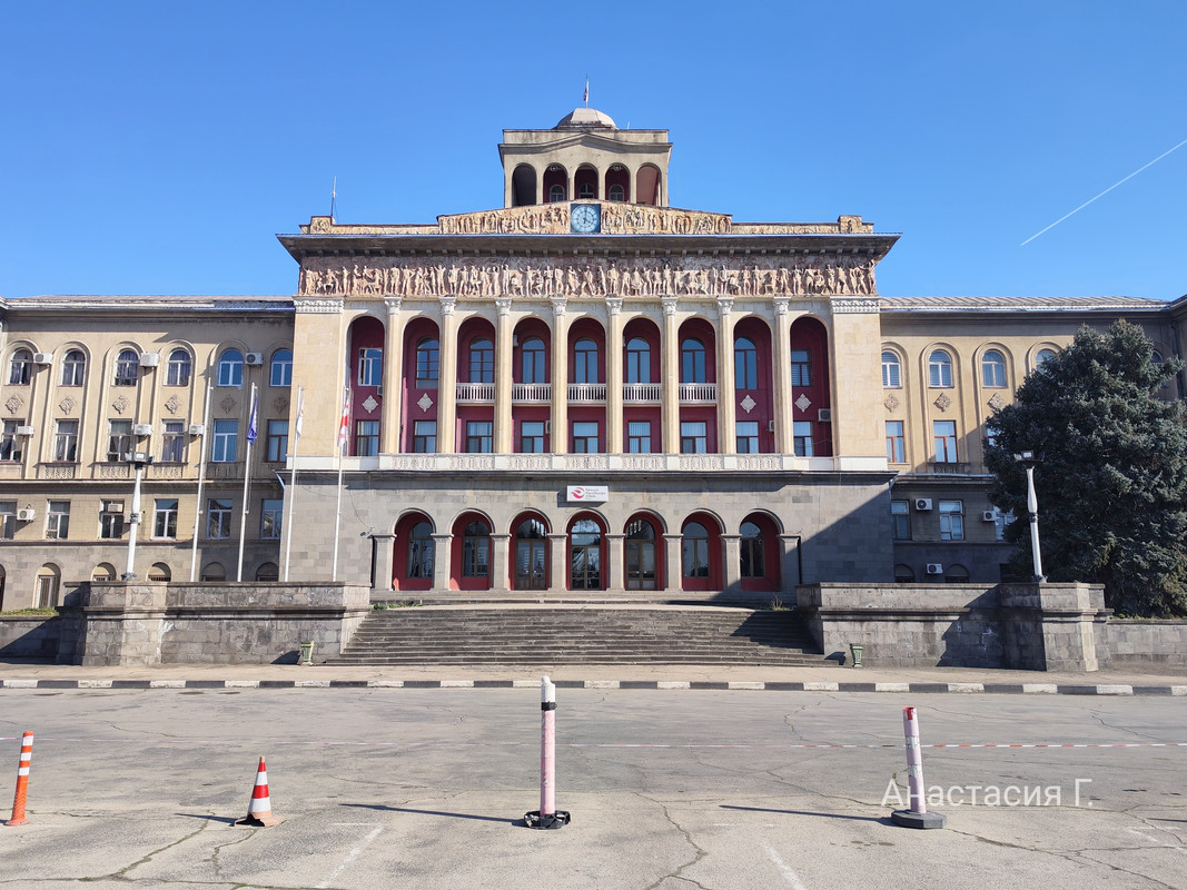 Небольшая весенняя прогулка в городке Рустави (март 2025) Небольшая весенняя прогулка в городке Рустави (март 2025)