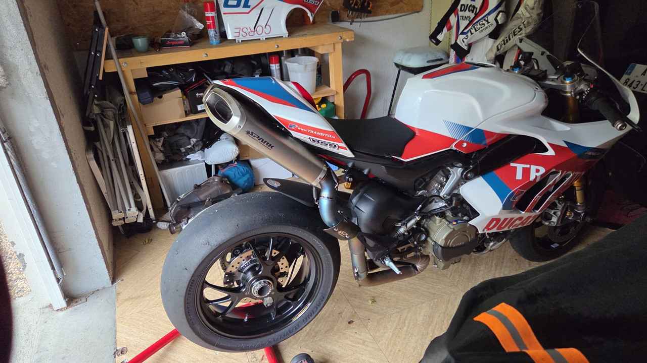 v4s echappement spark