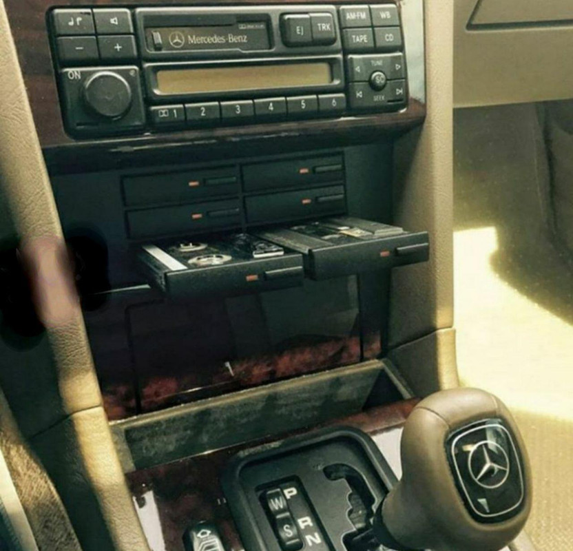 قبل از اینکه سی دی و سیستم های صوتی جدید بیاد، همشون کاست میخوردن.