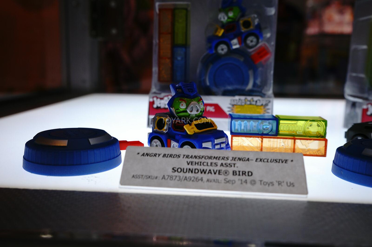 SDCC-2014-Angry-Birds-Transformers-023_140616787