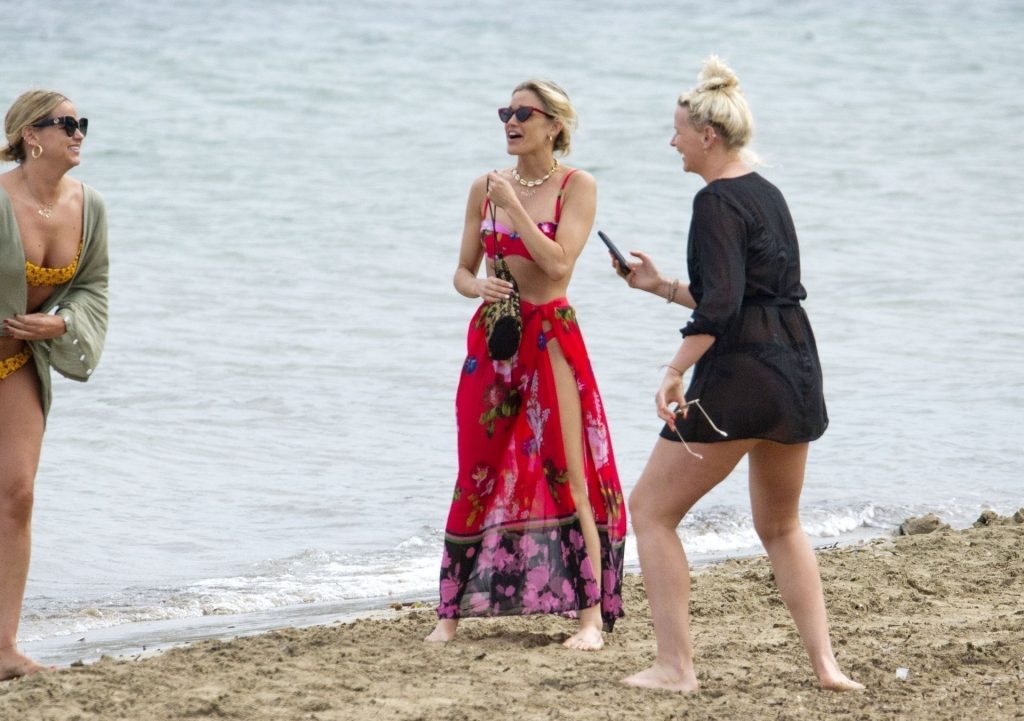 Ashley-Roberts-Sexy-Th-44