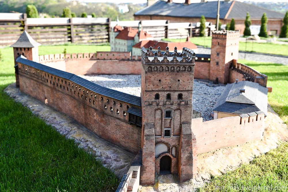 Musée de la miniature à Kamianets-Podilskyi Miniatures-museum-castles-kamianets-podilskyi-ukraine-17