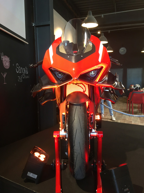 050EFAFC-62F9-4C60-8773-80754021723C