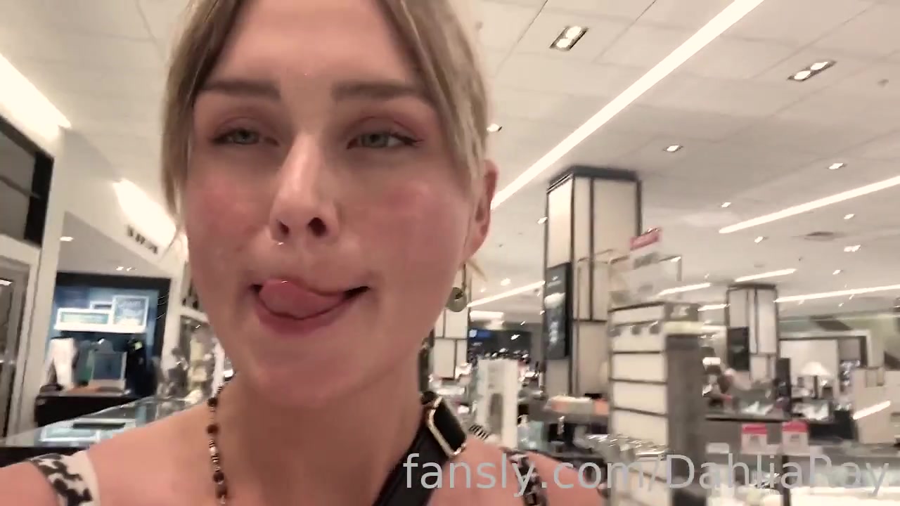 Dahlia Ray Public Cum Walk In The Mall Video Leaked