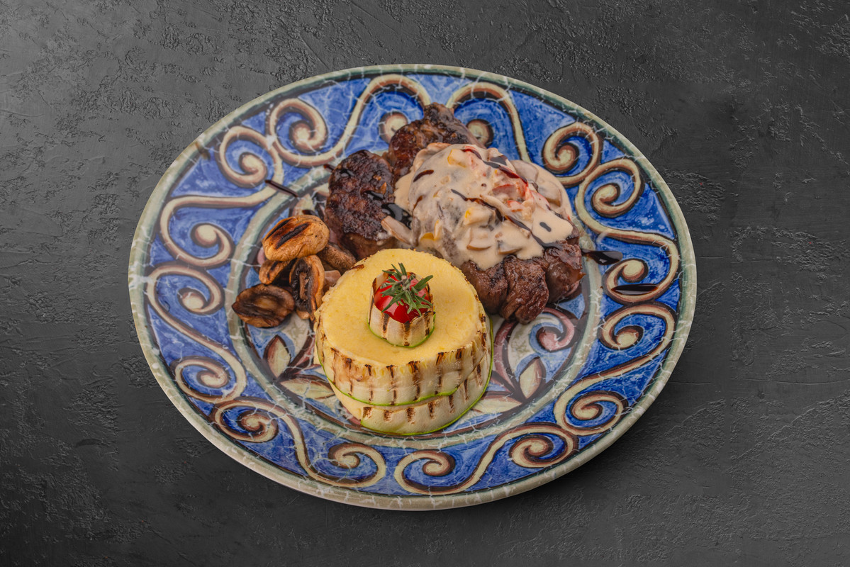 Бон-филе стейк под грибным соусом (400г)