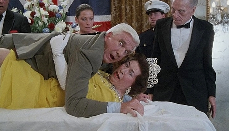 LESLIE-NIELSEN-NAKED-GUN-1-A-FOTOR-2.jpg
