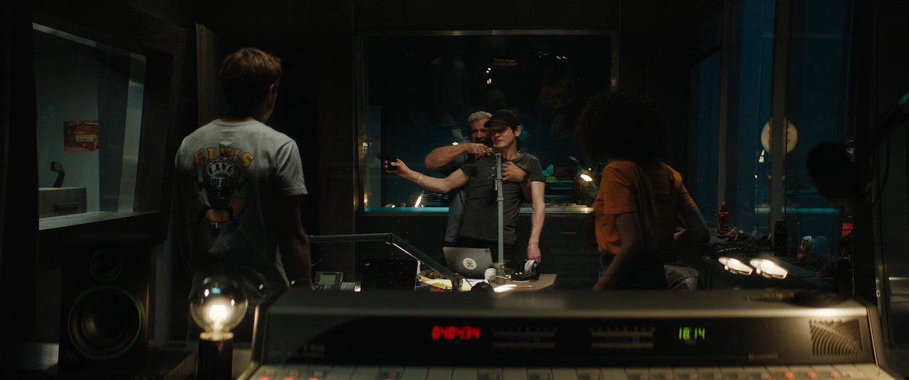 On the Line 2022 BluRay [Hindi + Tamil + Telugu + English] 480p 720p Screenshot