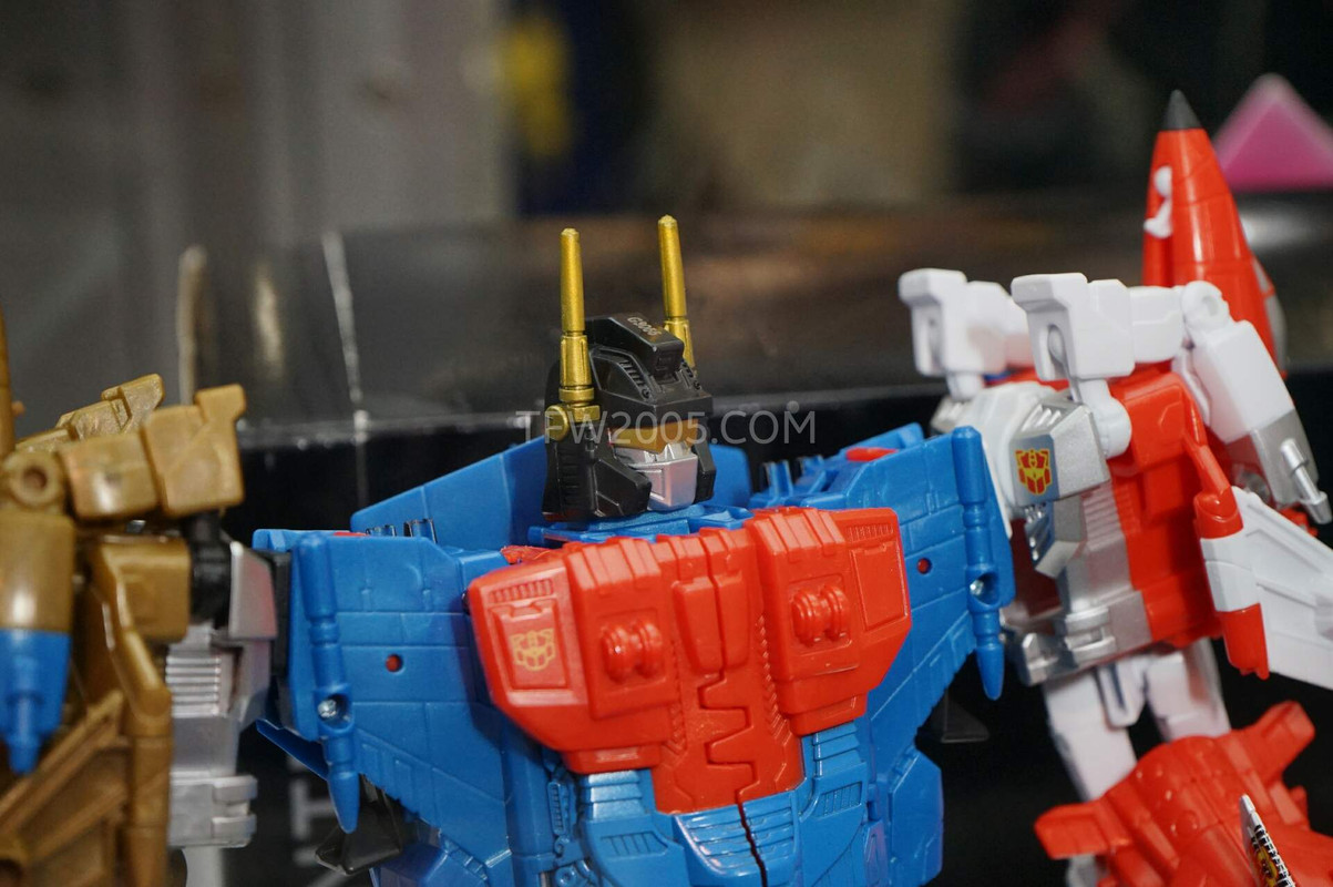SDCC2015-Hasbro-Case-Transformers-Combiner-Wars-