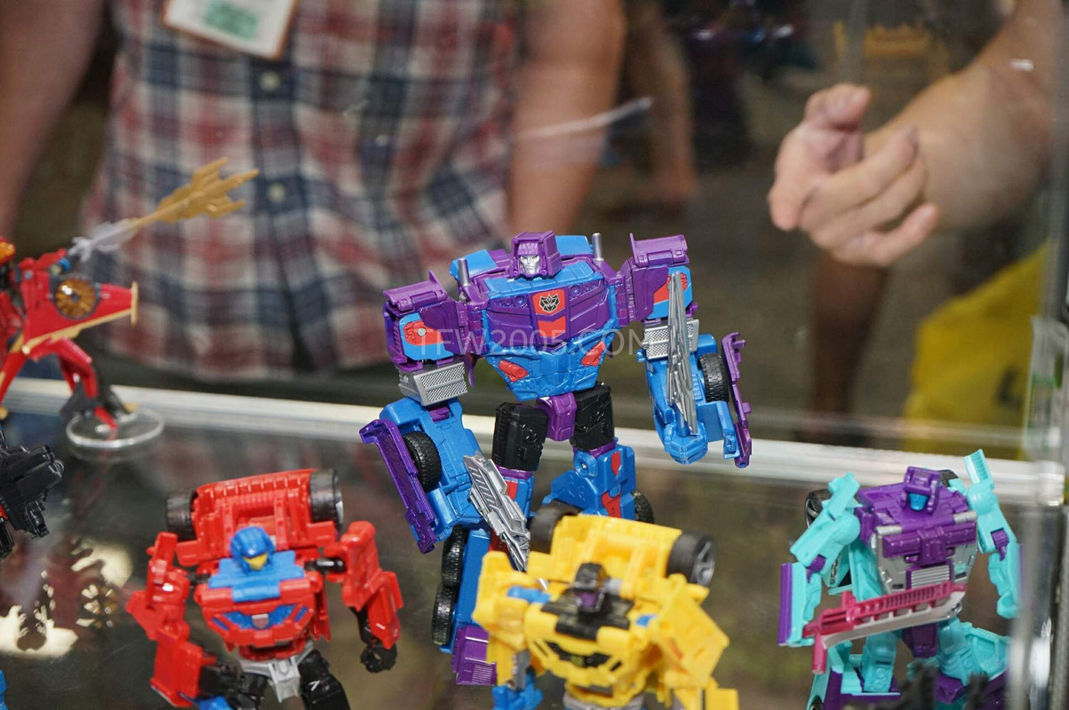 SDCC2015-Hasbro-Case-Transformers-Combiner-Wars-