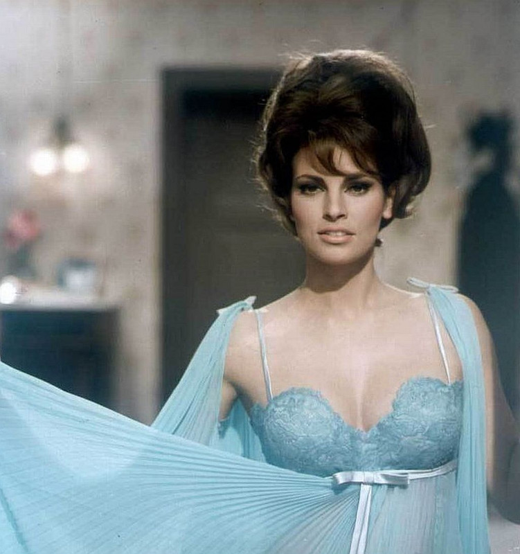 raquel_welch_d34