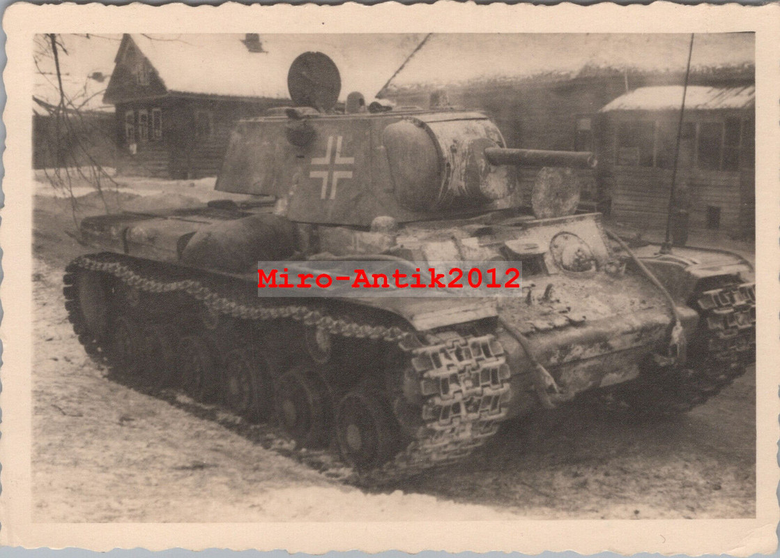Foto Oberstlt K.H. Mürau, Beute KW1 Panzer Glazhevo Russland 1941