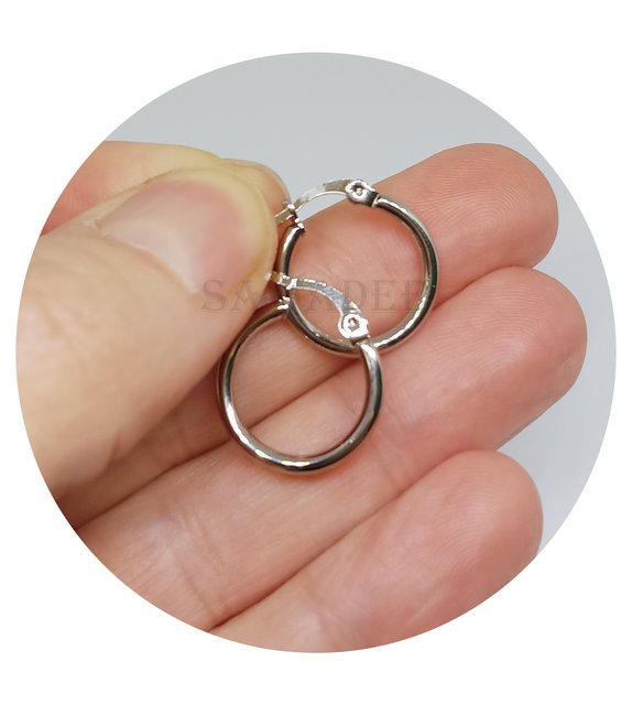 Beloved Orecchini A Cerchio Donna In Acciaio - Uno Con Iniziale E Uno Semplice - Diametro 1 Cm, Per Lobi Forati, Regalo Con Scatola - 2